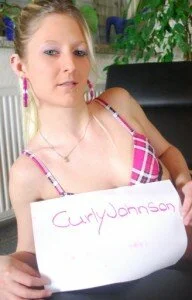 CurlyJohnson – Porno Studentin fickt sich durchs Leben